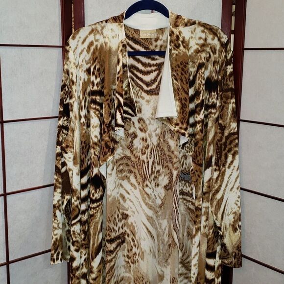 Soft Focus Open-faced Leopard Print Cardigan - Picture 2 of 8